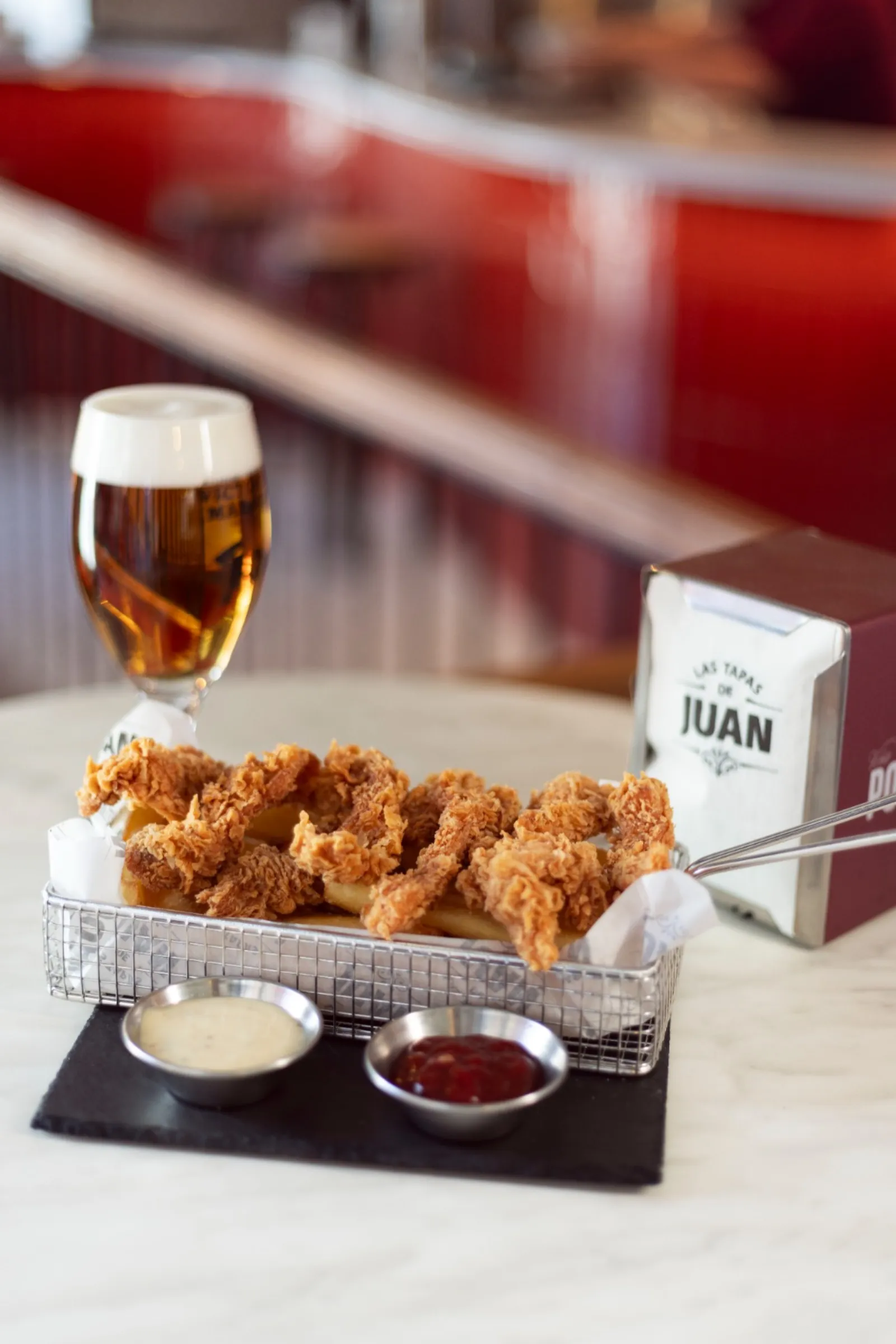 Tiras de pollo crujiente con cerveza